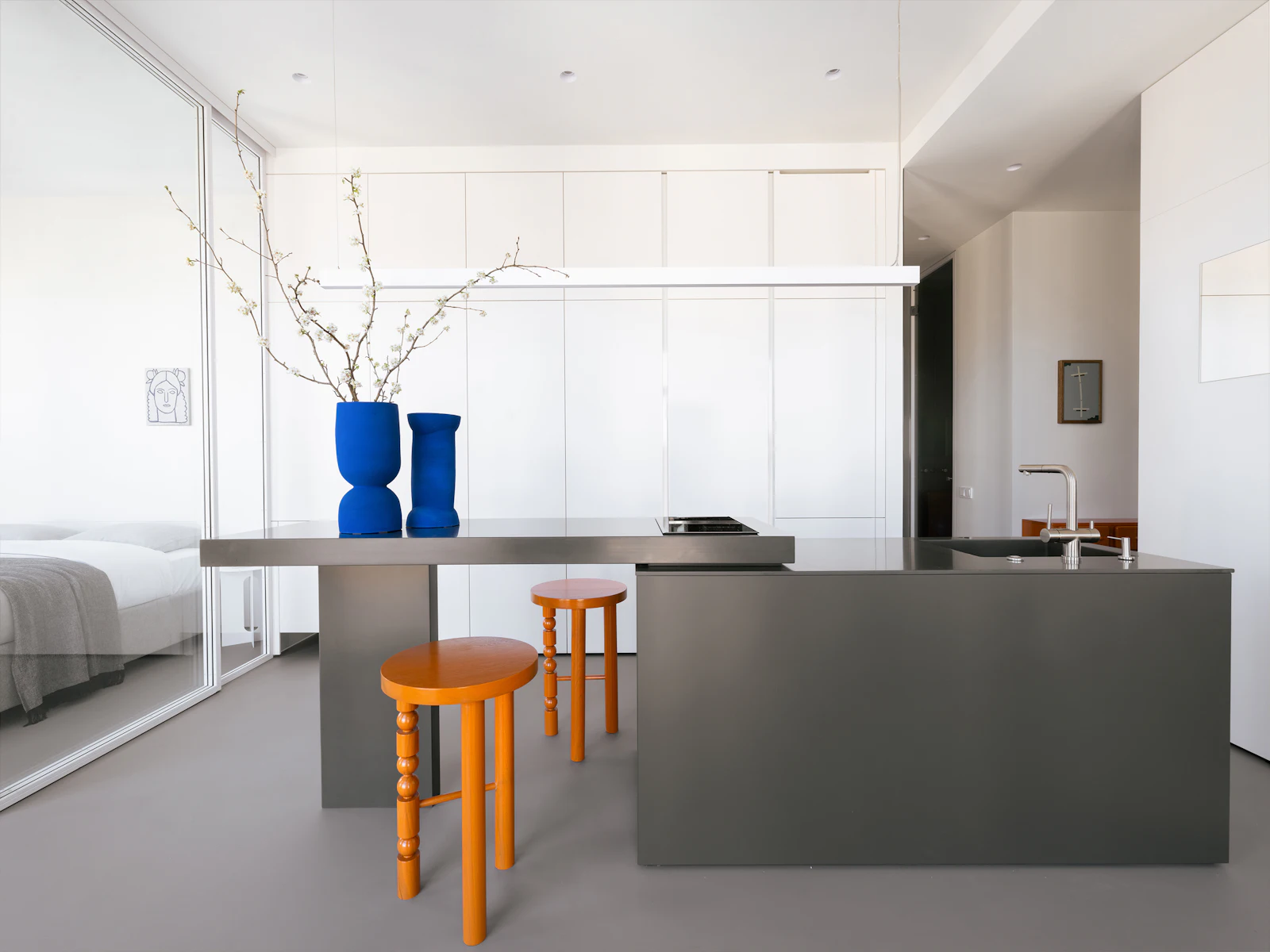 Cuisine équipée d'un studio rénové clé en main
